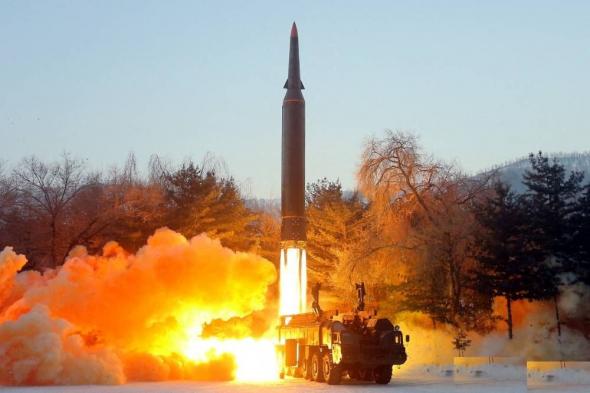 كوريا الشمالية تختبر صاروخًا فرط صوتي يعمل بالوقود الصلب