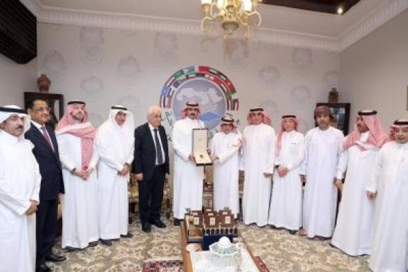 تراند اليوم : بالصور: منح الأمير "عبدالله بن سعود " وسام السياحة العربية من الدرجة الأولى