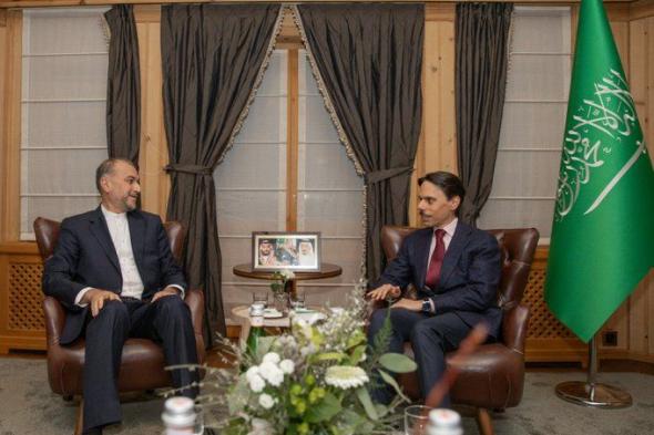 السعودية | وزير الخارجية يلتقي وزير الخارجية الإيراني