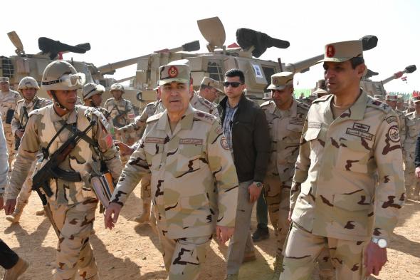 بحضور قيادات القوات المسلحة .. الجيش المصري يختبر قوته المدفعية