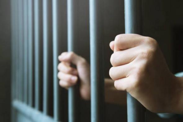 سجن وغرامة.. قانونيون لـ "اليوم": عقوبات مغلظة تنتظر المتحرشين