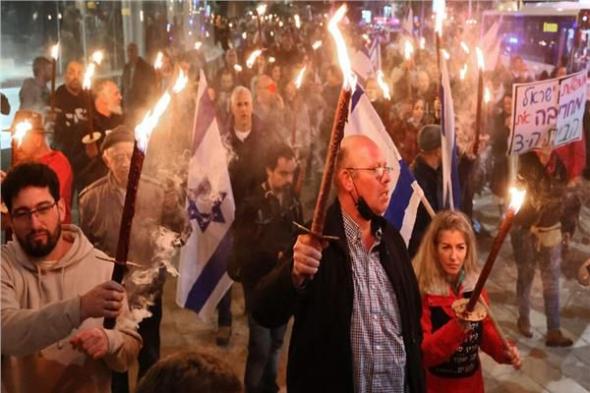 للمطالبة باستقالة حكومة نتنياهو.. آلاف الإسرائيليين يتظاهرون في تل أبيب