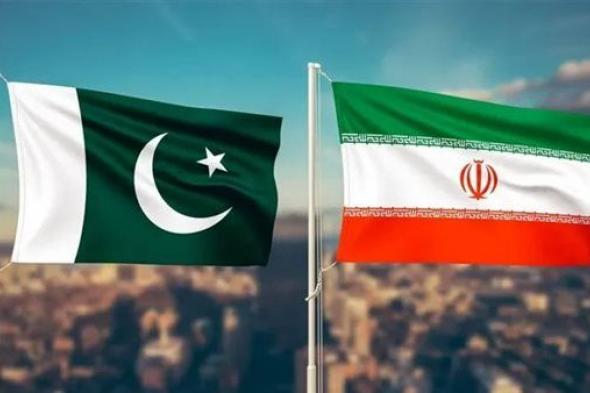 عقب الضربات الأخيرة.. تصرف غير متوقع من السفير الإيراني تجاه نظيره الباكستاني بالرياض