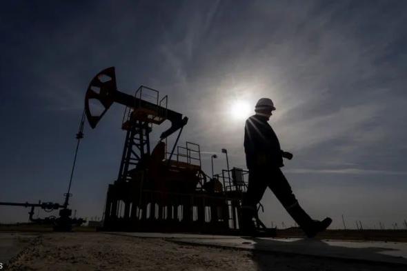 تراجع أسعار النفط وانخفاض العقود الآجلة