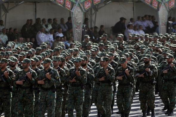في إيران.. جندي يقتل 5 من زملائه ويلوذ بالفرار