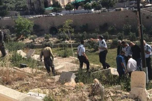 لا حرمة للموتى.. قوات الاحتلال تنبش القبور الفلسطينية بحثًا عن الرهائن "القصة الكاملة"