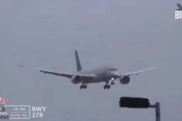 تراند اليوم : شاهد.. طيار سعودي يتحدى عاصفة عاتية ويهبط ببراعة في مطار هيثرو بلندن