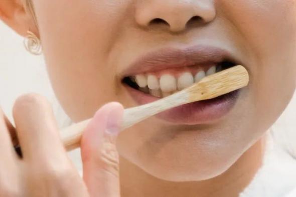 كيف يعمل الفلورايد على حماية الأسنان ومصادر الحصول عليه.. "القصيم الصحي" يوضح