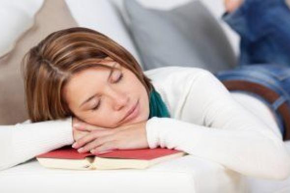 دراسة: نوم القيلولة نهارًا يدعم وظائف الدماغ مع التقدم فى العمر