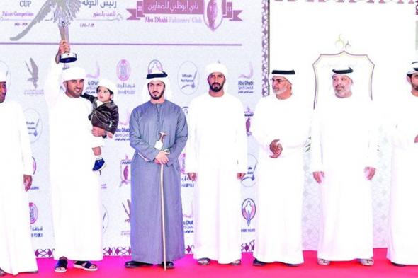 الامارات | كأس رئيس الدولة للصيد بالصقور تتوج الفائزين
