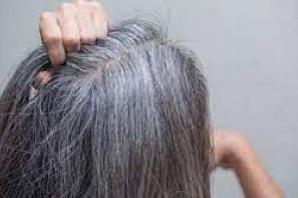 استعِد لون شعرك الطبيعي في 30 دقيقة فقط مع وصفة سحرية من زيت القرنفل واقضِ نهاية الشعر الأبيض
