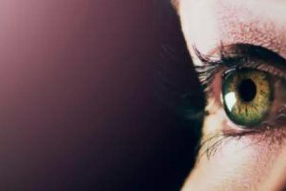 هل المياه الزرقاء على العين تؤثر على كبار السن فقط؟.. 4 معتقدات خاطئة عنها