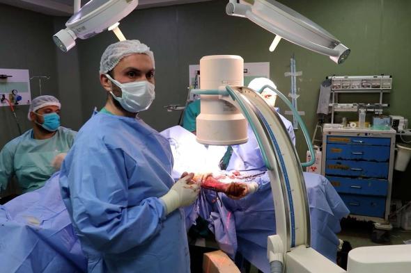 40 عملية جراحية يوميا في مستشفى "شهداء الأقصى" وسط قطاع غزة والأطباء يلجؤون لأدوية بديلة عن التخدير