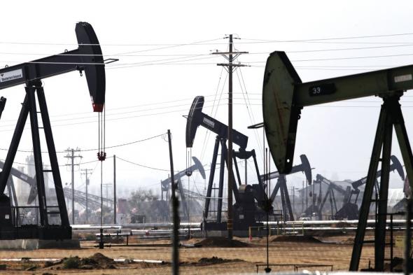أسعار النفط تهبط بفعل تحديات تواجه الاقتصاد الصيني