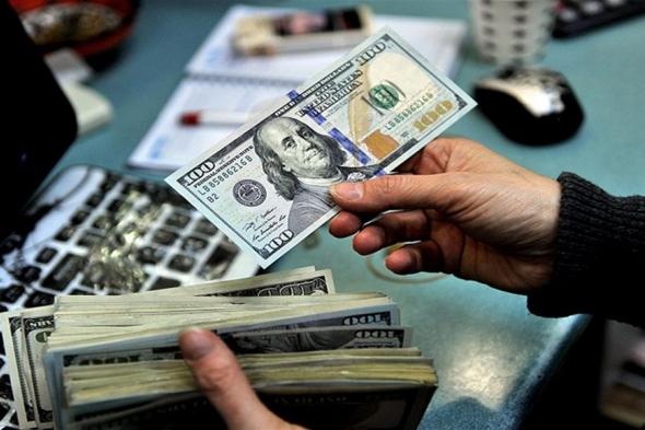حديث شراء الدولار بـ"دينار مزور" يتكرر في العراق.. ما الذي يجعل الامر ممكنا أو مستعبدًا؟