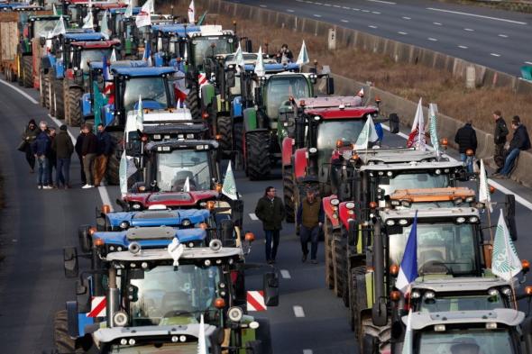 الحكومة الفرنسية تحاول تخفيف غضب المزارعين بمزيد من المساعدات