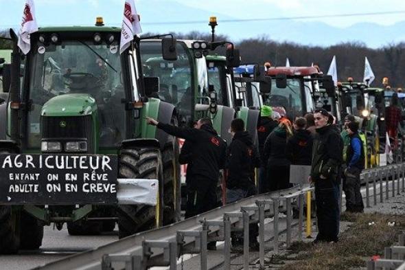 فرنسا تعلن عن تدابير جديدة للجم غضب المزارعين