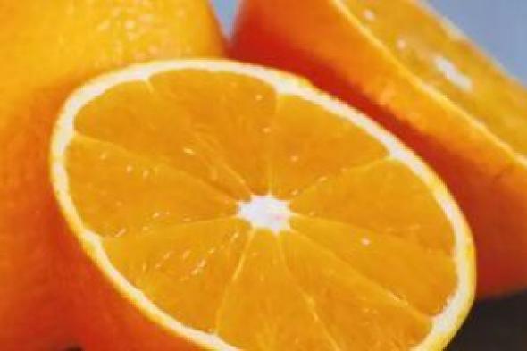 استشارى يوضح حقيقة أضرار تناول البرتقال والليمون بعد الوجبات