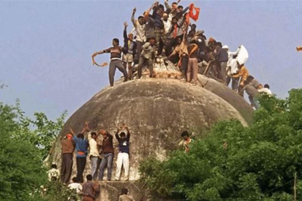 الهند تهدم مسجدا عمره أكثر من 600 عام دون انذار