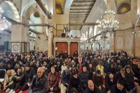 13 ألف فلسطيني يؤدون صلاة الجمعة بالمسجد الأقصى.. صور