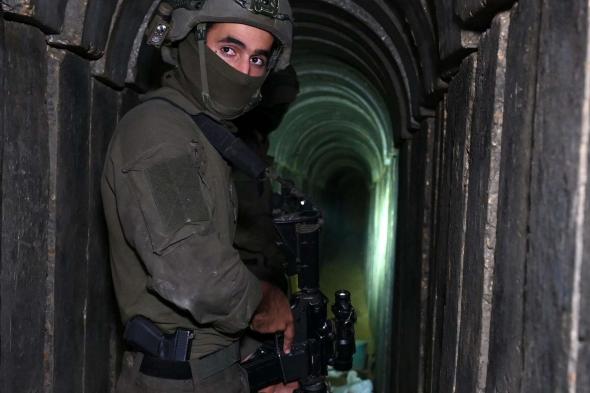 الإذاعة الإسرائيلية: "حماس" تستغل أي انسحاب للجيش وتعود إلى أماكنها وينقصنا المعلومات