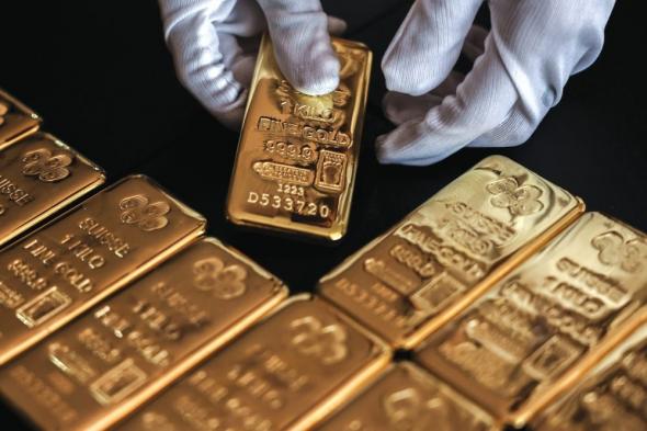 الذهب يتراجع مع ارتفاع الدولار وسندات الخزانة