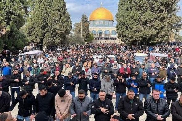 13 ألف فلسطيني يؤدون صلاة الجمعة في رحاب المسجد الأقصى رغم قيود الاحتلال الإسرائيلي