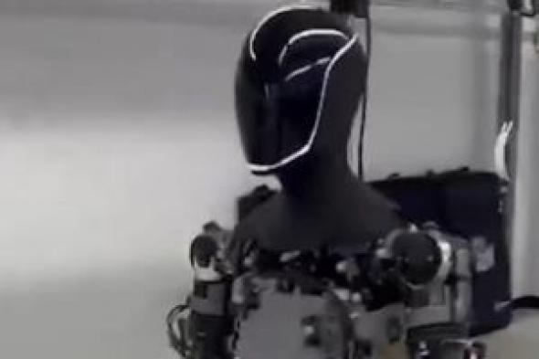 تكنولوجيا: روبوت تسلا المخيف Optimus فى نزهة حول المصنع.. صور