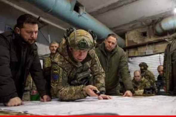 مكتب الرئيس الأوكراني: زيلينسكي زار القوات على الجبهة الجنوبية الشرقية ومنح أفرادها أوسمة