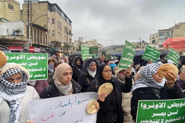 بالصور: مسيرة في الأردن تضامنا مع غزة ودعما لوكالة الأونروا
