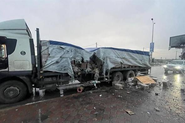 تابعة لأونروا.. مصدر مصري مسؤول ينفي استهداف إسرائيل لشاحنة مساعدات مصرية بشمال غزة