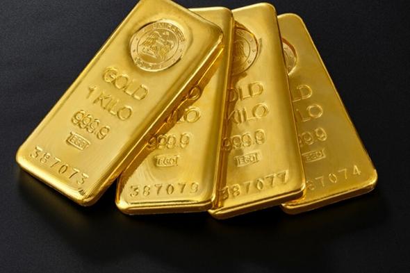 الذهب يتراجع مع صعود الدولار وتضاؤل الآمال في خفض أسعار الفائدة