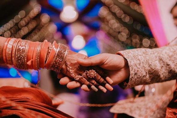 الامارات | حفل زفافٍ مزيف يثير الجدل .. والسلطات الهندية تتدخل في آخر لحظة
