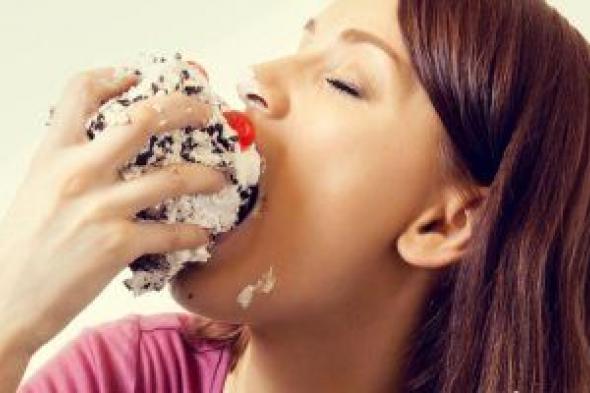 ماذا يحدث لجسمك إذا اتبعت نظامًا غذائيًا خاليًا من السكر؟ فوائد صحية ونفسية
