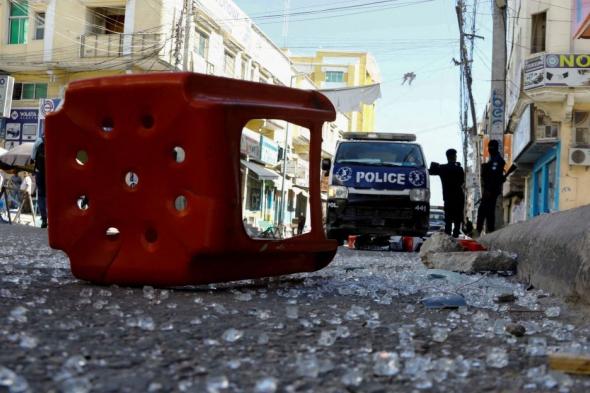 مقتل 10 أشخاص في انفجارات بسوق شعبي بالعاصمة الصومالية