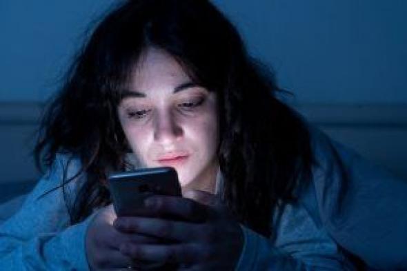 كيف يؤدى الإفراط فى وقت الشاشة قبل النوم إلى تدمير الدماغ؟