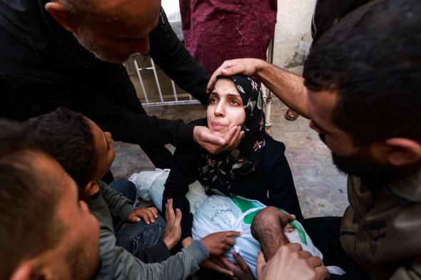 ضحايا ومصابون في غارات إسرائيلية على عدة مناطق بقطاع غزة.. فيديو