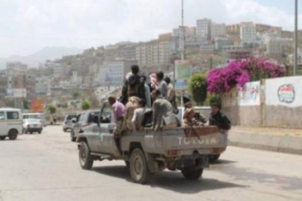 في حملة مستمرة منذ أيام.. مليشيا الحوثي تختطف عشرات المدنيين في إحدى البلدات شرقي إب