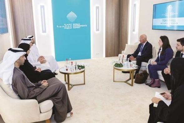 وزراء من حكومة الإمارات يبحثون مع كلاوس شواب الفرص الاقتصادية الواعدة