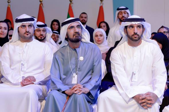 الامارات | محمد بن راشد يلتقي وزراء الشباب العرب ويحضر جانباً من جلسات الاجتماع العربي للقيادات الشابة
