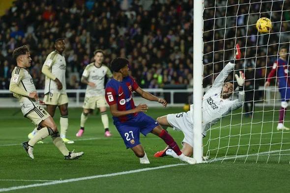 يامال ينقذ برشلونة من الهزيمة ويتعادل مع غرناطة في الدوري الإسباني