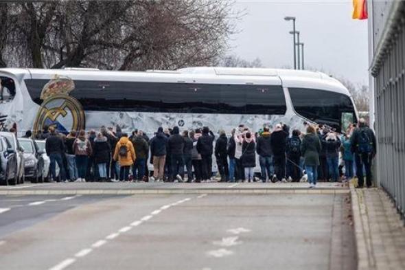 حافلة ريال مدريد تتعرض لحادث سير قبل مواجهة لايبزيج