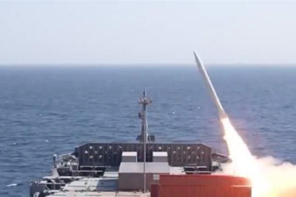 لأول مرة.. إيران تعلن إطلاق صواريخ بالستية بعيدة المدى من سفينة حربية