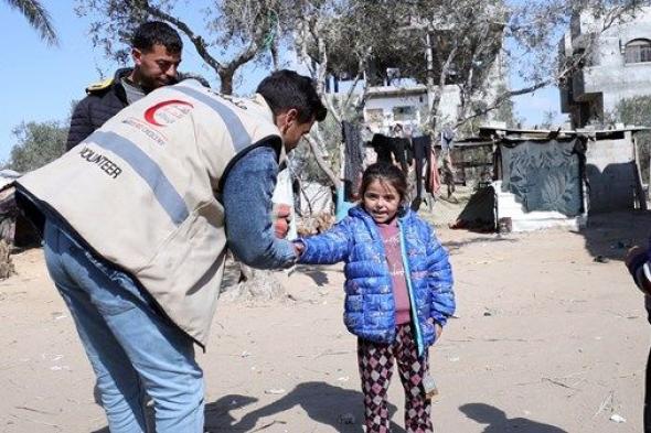 الهلال الأحمر الإماراتي يواصل توزيع المساعدات الإنسانية على أهالي قطاع غزة