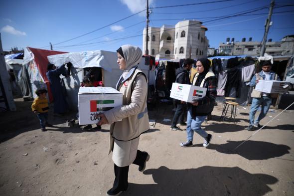 الامارات | الهلال الأحمر الإماراتي يواصل توزيع المساعدات الإنسانية على أهالي قطاع غزة