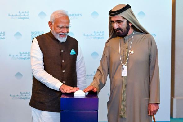 الامارات | محمد بن راشد ورئيس الوزراء الهندي يضعان حجر الأساس لمشروع "بهارات مارت"