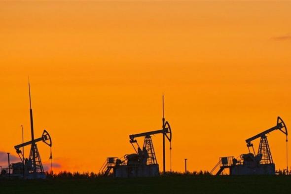 أسعار النفط "تنكسر" بعد ارتفاع مخزونات الخام بأكبر اقتصاد في العالم