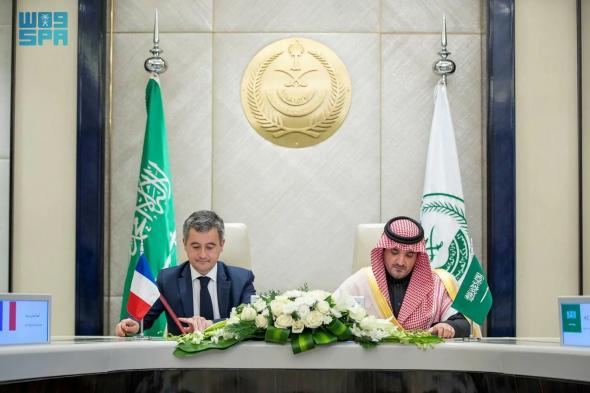 السعودية | الأمير عبدالعزيز بن سعود يعقد جلسة مباحثات رسمية مع وزير الداخلية الفرنسي