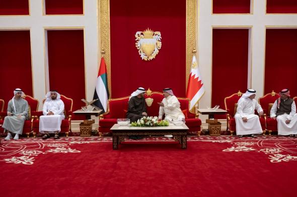 الخليج اليوم .. رئيس الدولة وملك البحرين يبحثان في المنامة العلاقات الأخوية والمستجدات في المنطقة