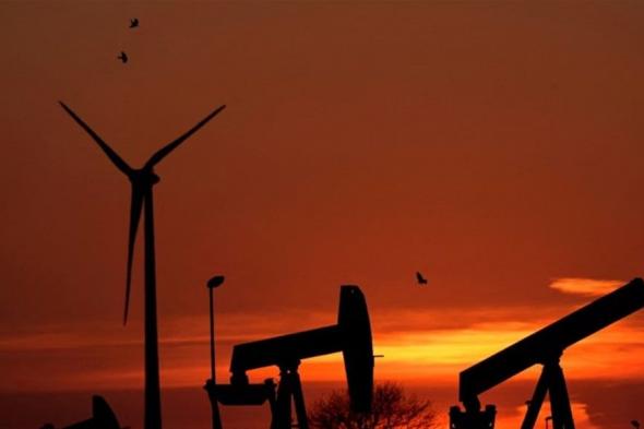 تباين أسعار النفط بفعل توقعات للطلب